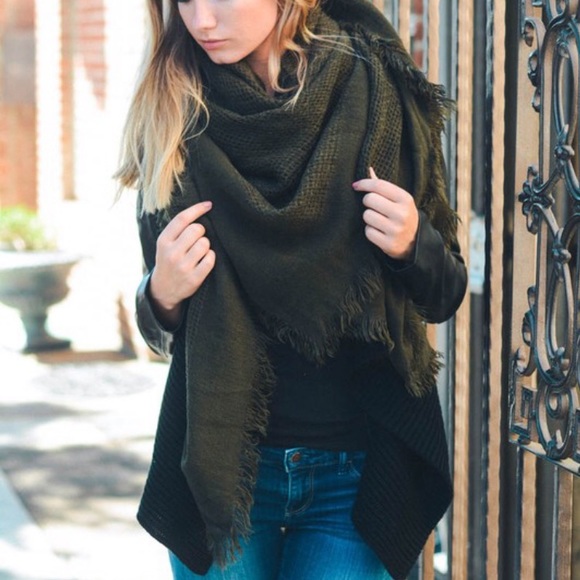 Accessories - 🌿1 LEFT🌿Olive Green Open Weave Blanket Scarf